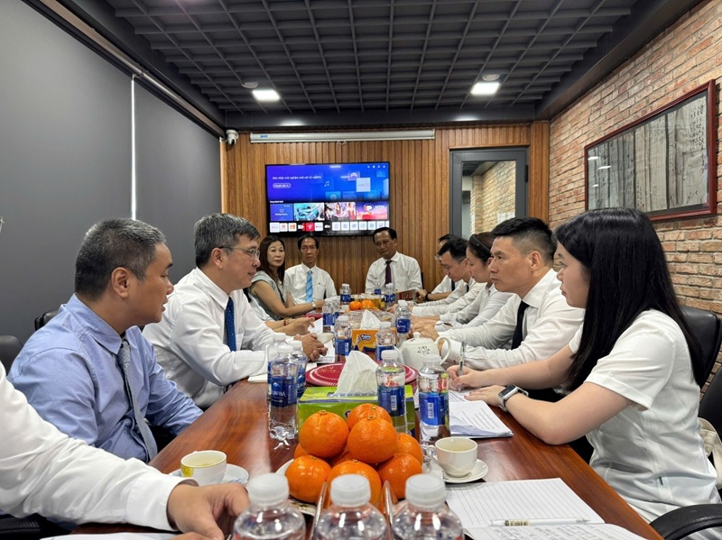Hồ Chí Minh: Đón tiếp Đoàn đại biểu Sở Tư pháp Khu tự trị dân tộc Choang Quảng Tây, Trung Quốc